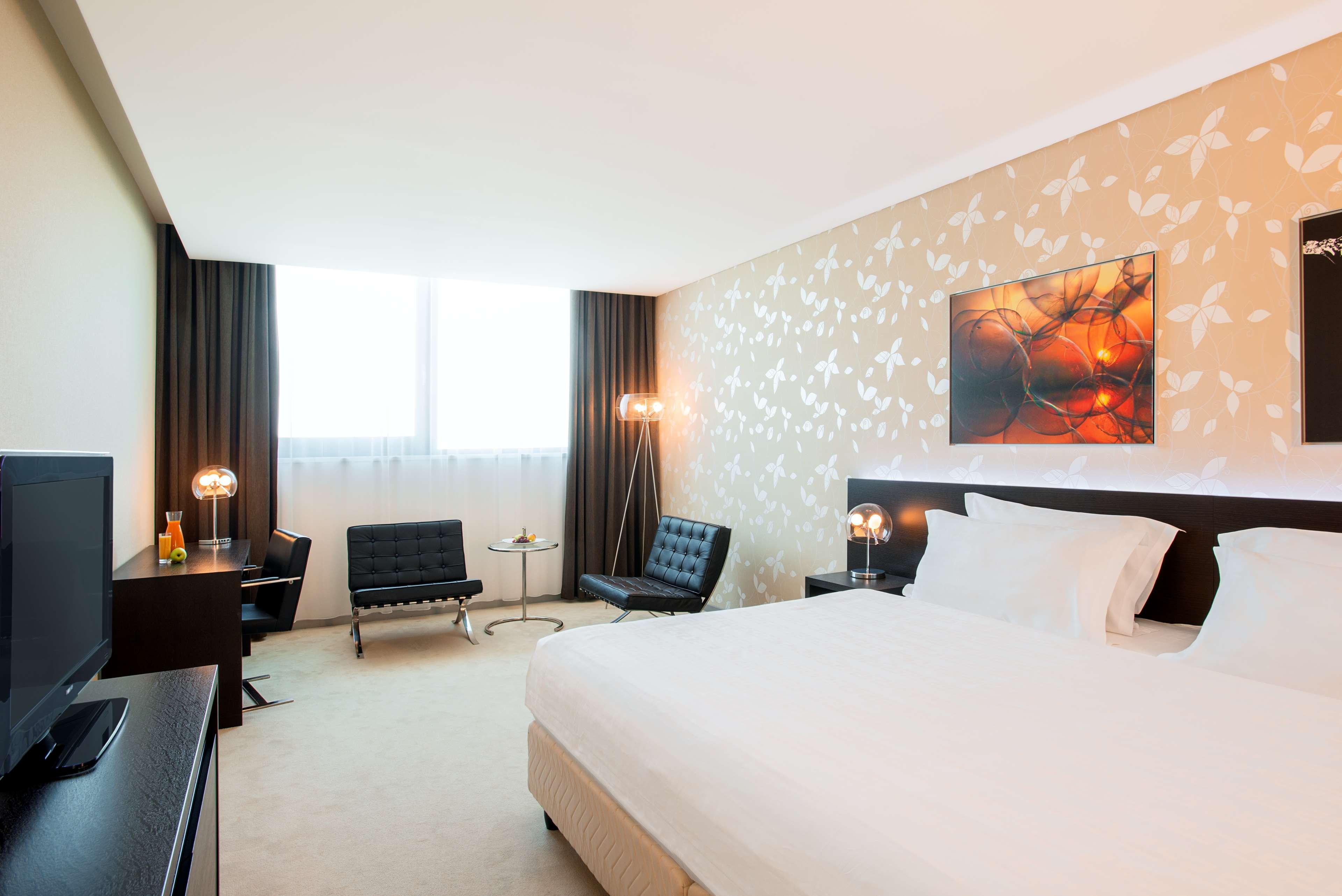 Hotel Nh Bratislava Gate One Esterno foto