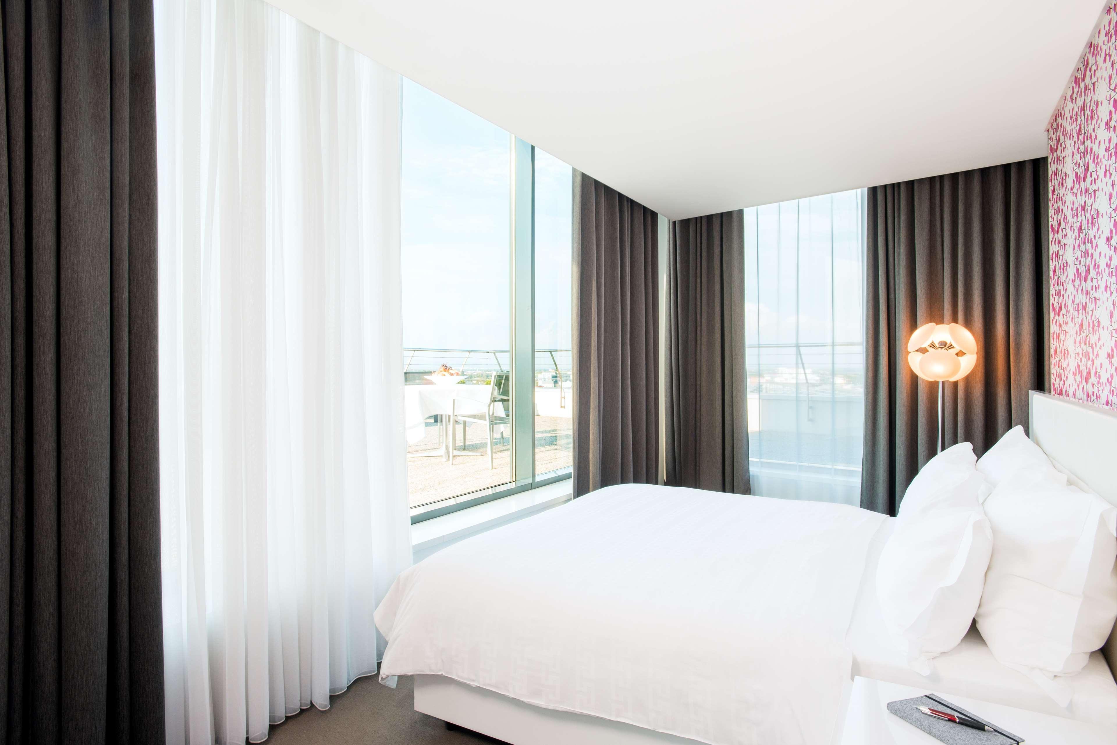 Hotel Nh Bratislava Gate One Esterno foto