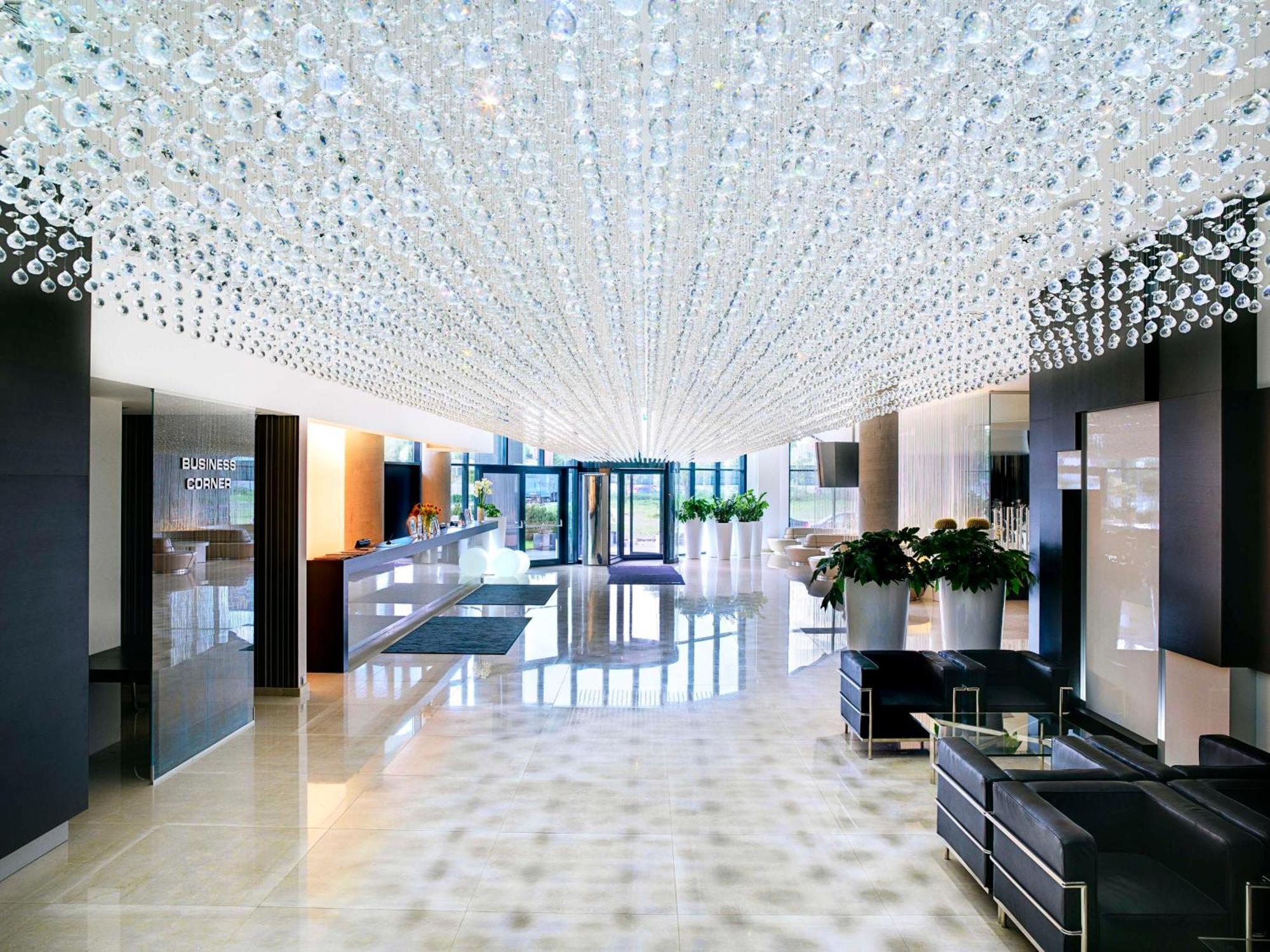 Hotel Nh Bratislava Gate One Esterno foto